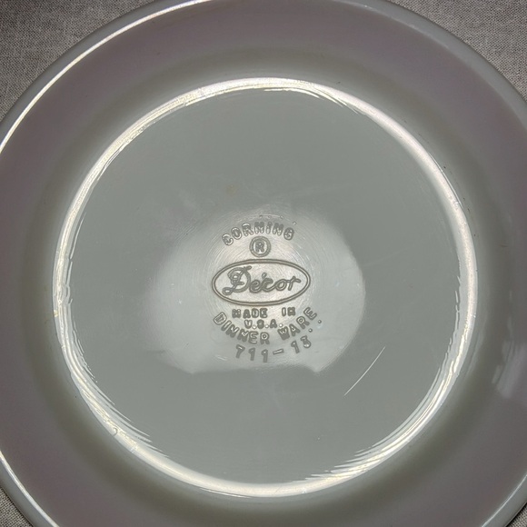 Vintage Laurel Leaf Corning Decor Dinnerware Plates (Set of 4) - Picture 7 of 9